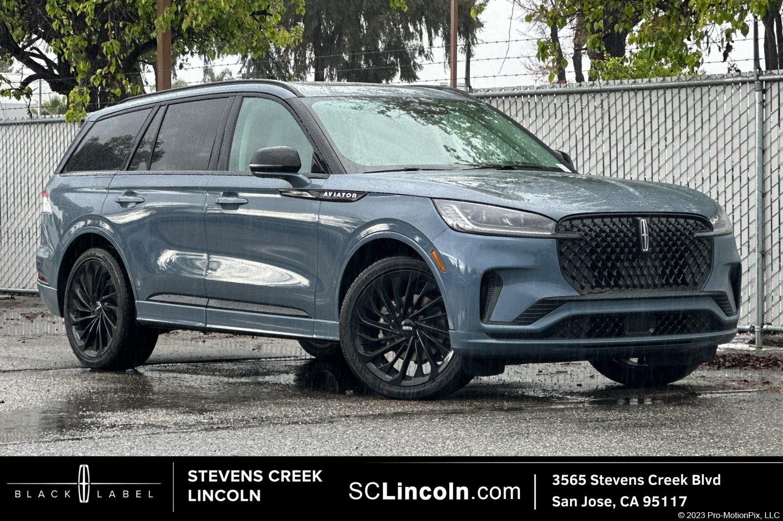2026 Lincoln Aviator Reserve in Blue Metallic — front three-quarter view
