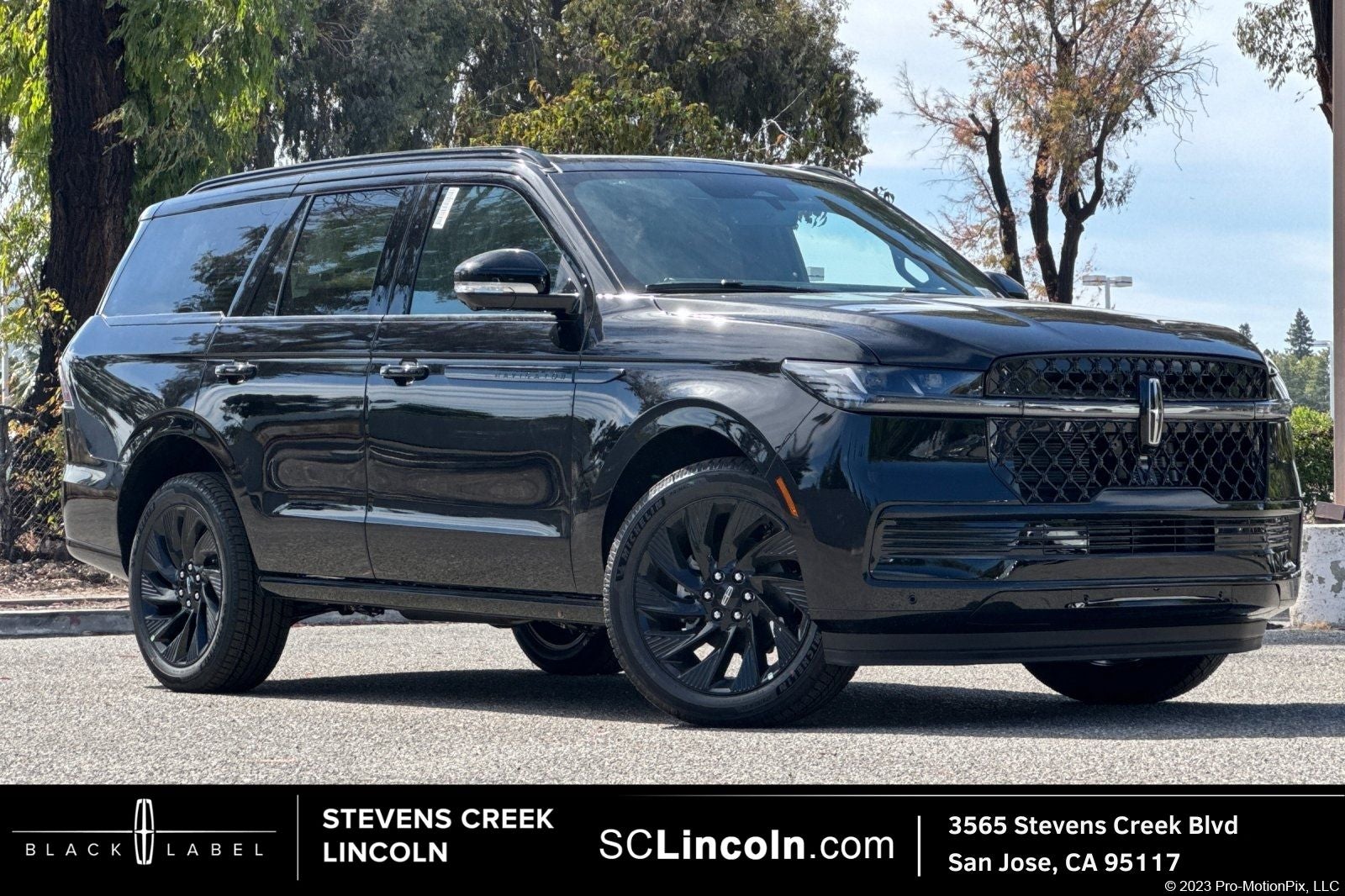 2026 Lincoln Navigator Reserve in Infinite Black Metallic Clearcoat — front three-quarter view