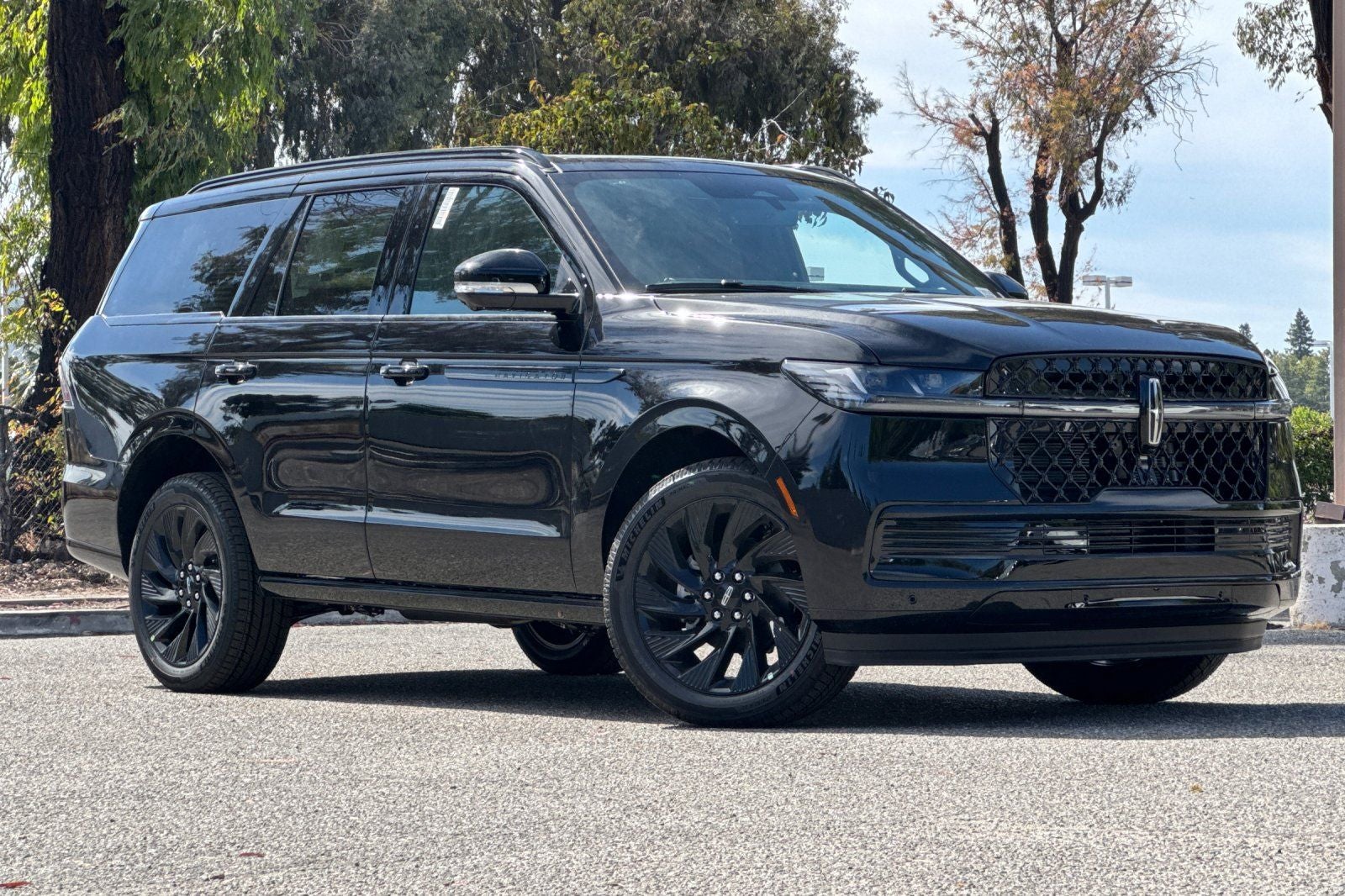 2026 Lincoln Navigator — side profile view