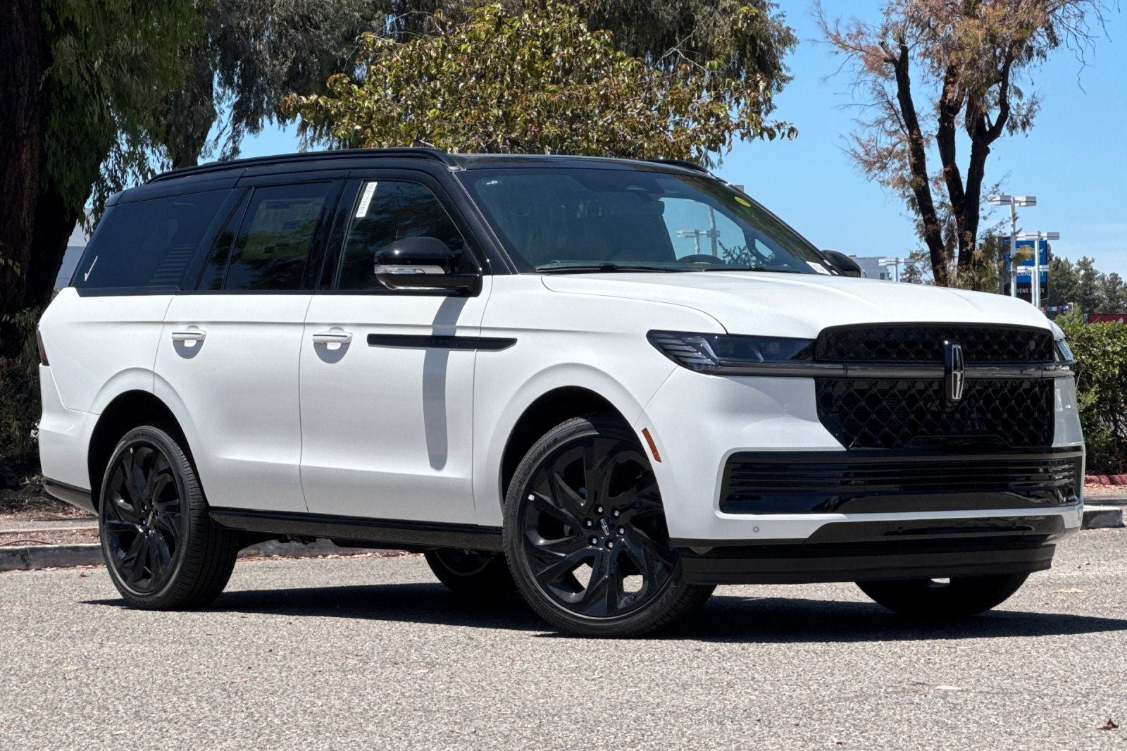 2026 Lincoln Navigator — side profile view