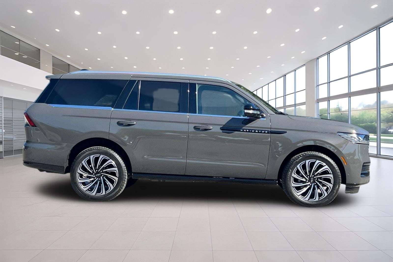 2025 Lincoln Navigator — rear three-quarter view