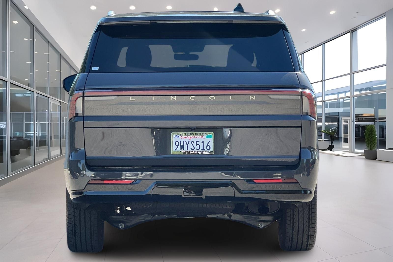 2025 Lincoln Navigator — detail view