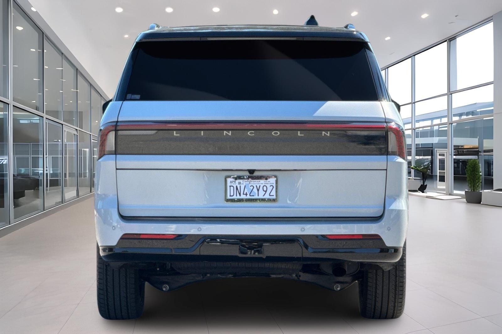 2025 Lincoln Navigator — detail view