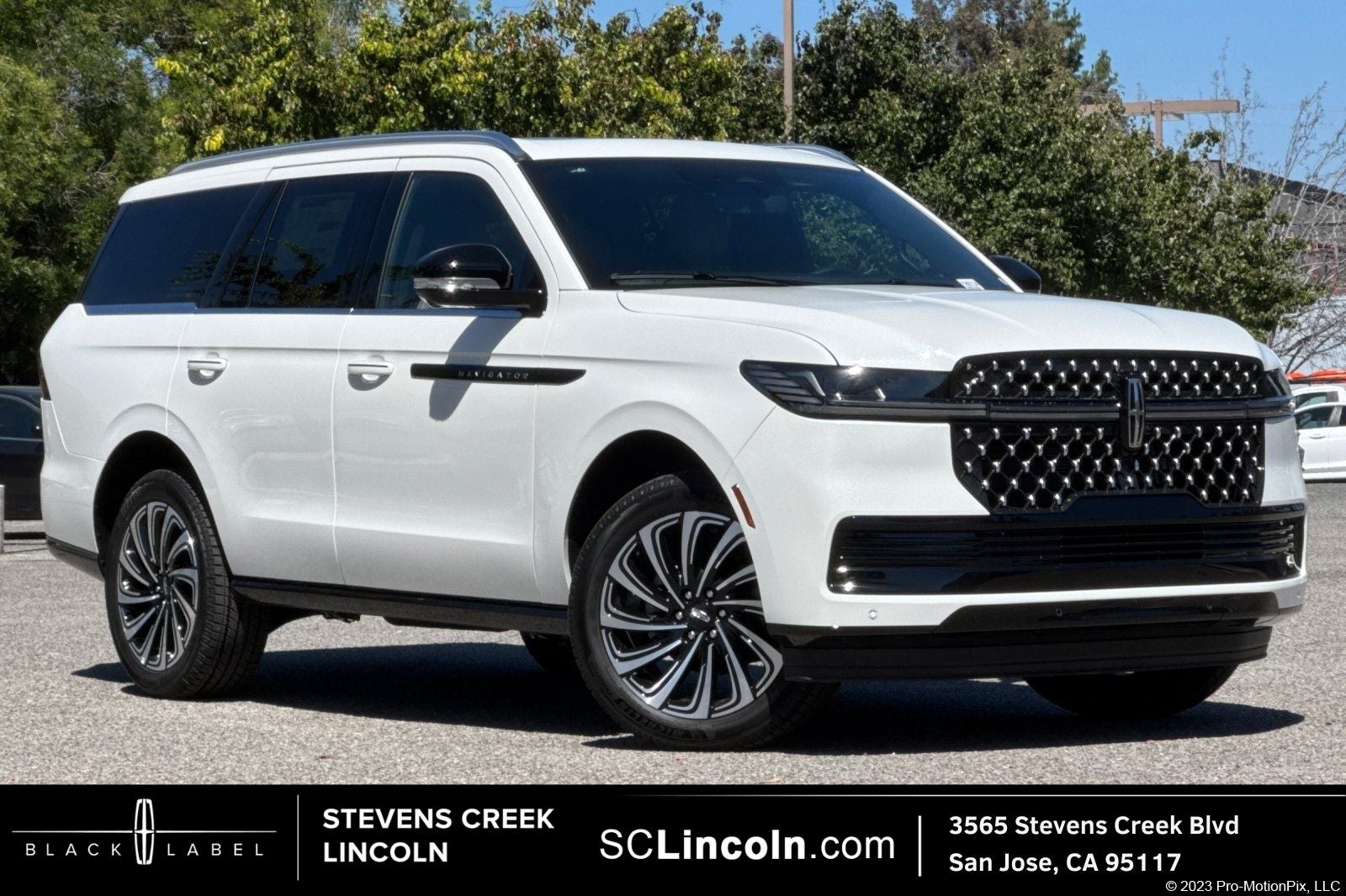2026 Lincoln Navigator Black Label in Star White Metallic Tri-Coat — front three-quarter view