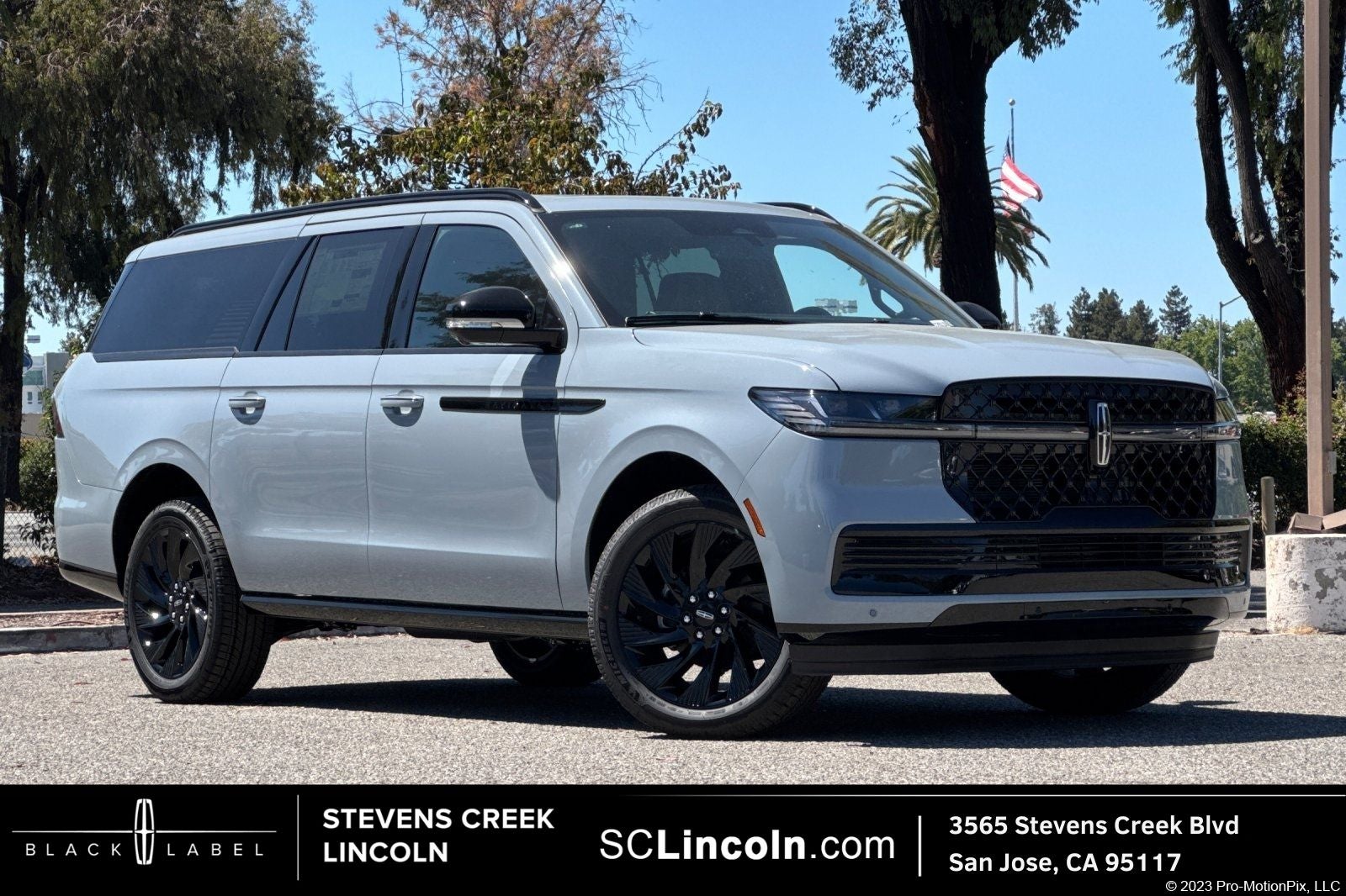 2026 Lincoln Navigator L Reserve in Gray Mist Metallic Tri-Coat — front three-quarter view