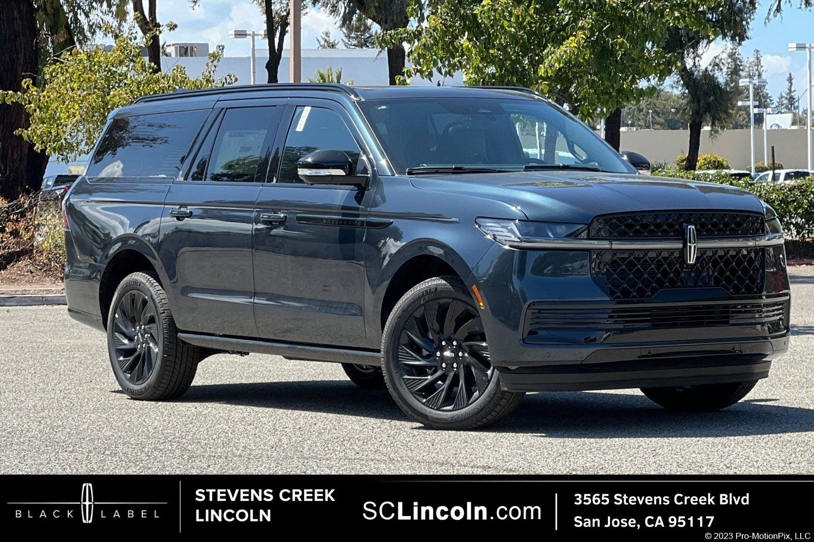 2026 Lincoln Navigator L Reserve in Flight Blue Metallic Clearcoat — front three-quarter view