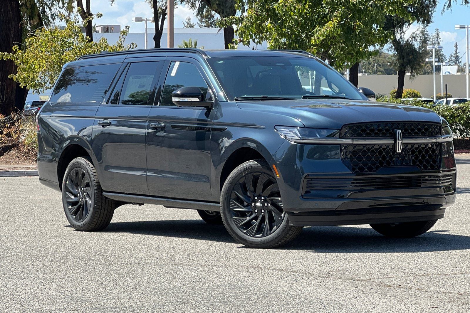 2026 Lincoln Navigator L — side profile view