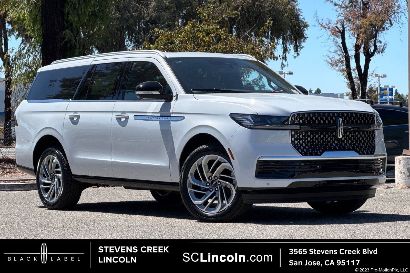 2026 Lincoln Navigator L Reserve in Crystal White Metallic Clearcoat — front three-quarter view