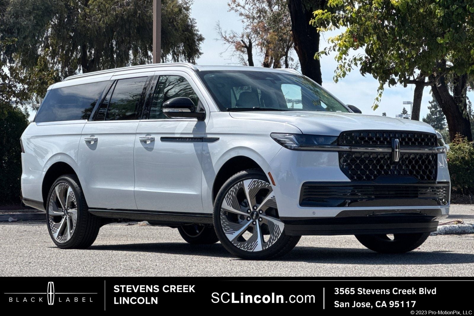 2026 Lincoln Navigator L Black Label in Crystal White Metallic Clearcoat — front three-quarter view