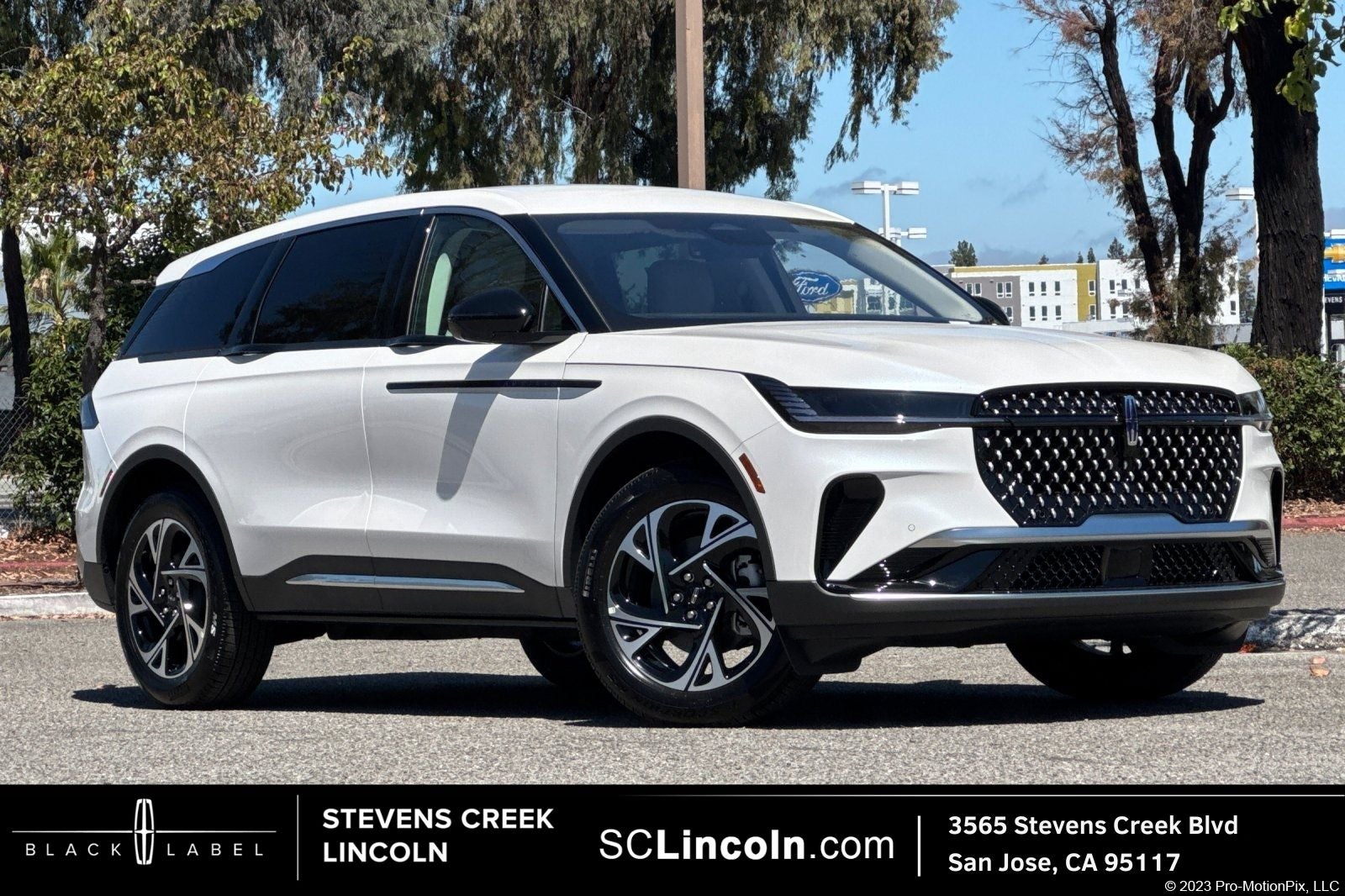 2026 Lincoln Nautilus Premiere in White Platinum Clearcoat Metallic — front three-quarter view