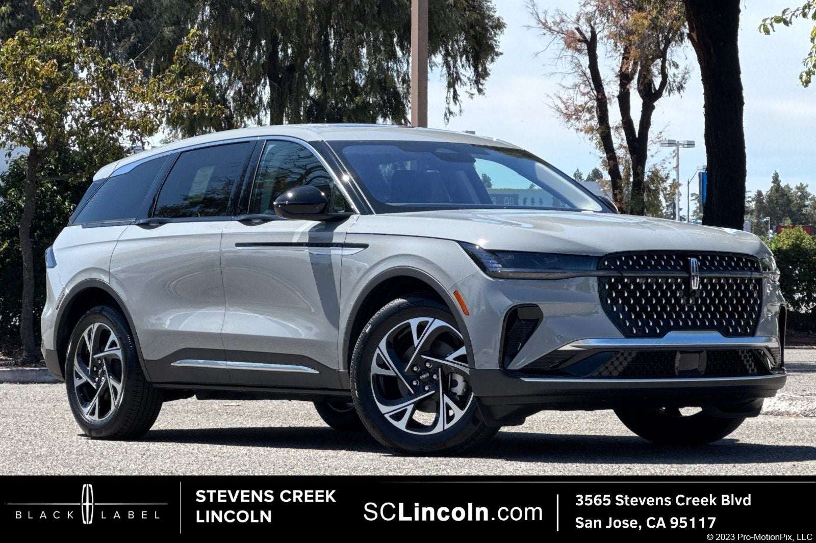 2026 Lincoln Nautilus Premiere in Gray Matter Metallic Clearcoat — front three-quarter view