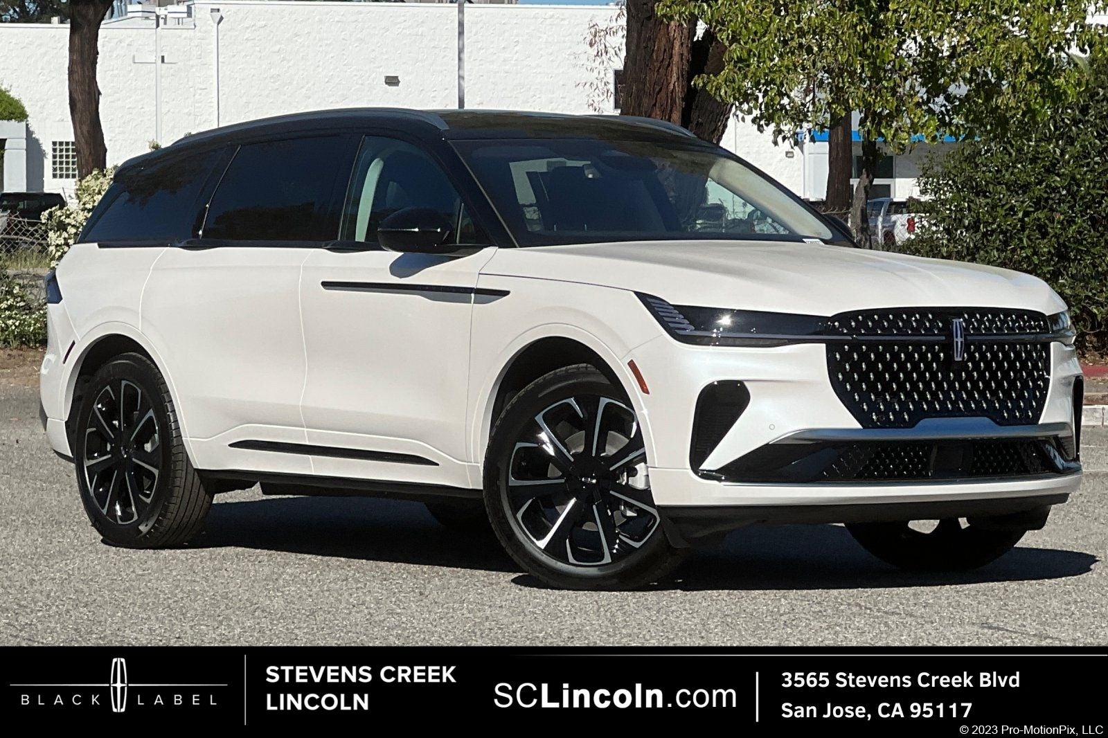 2026 Lincoln Nautilus Reserve in White Platinum Clearcoat Metallic — front three-quarter view