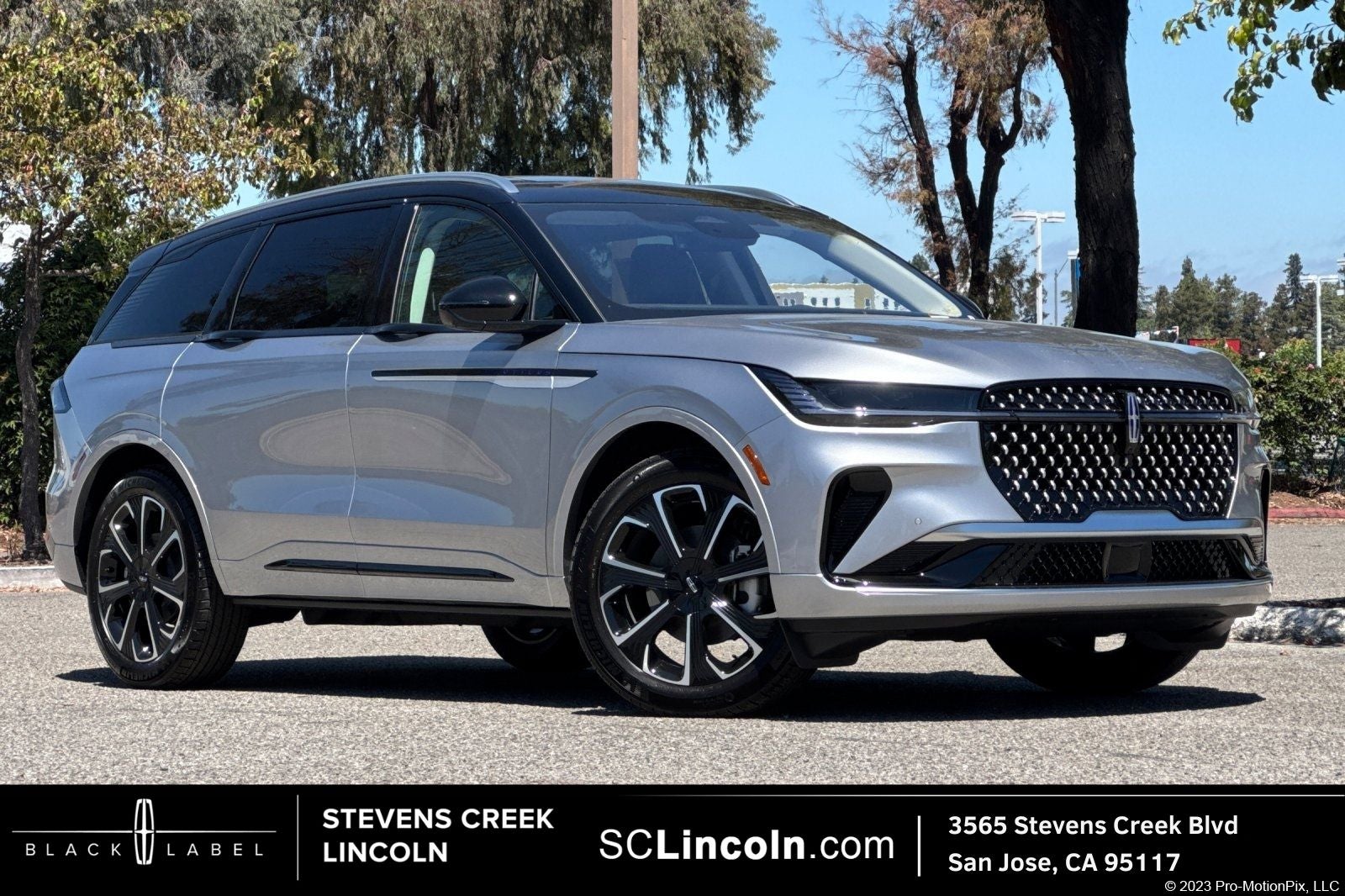 2026 Lincoln Nautilus Reserve in Silver Radiance Metallic Clearcoat — front three-quarter view