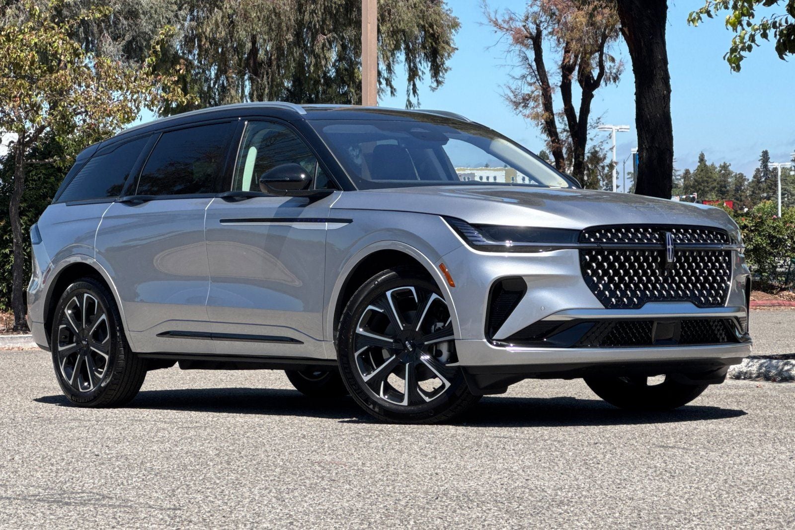 2026 Lincoln Nautilus — side profile view